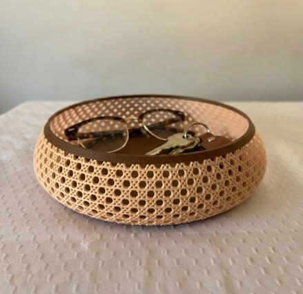 Bowl Decorativo - Rattan Ideal para organizar chaves, carteira, óculos, acessórios e pequenos objetos. Comprimento: 20 cm - Largura: 20 cm - Altura: 5 cm
